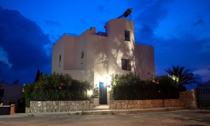 Chlorakas Villa | NEW! Luxury 8 bed villa with magnificent roof terrace, 100m from the sea.