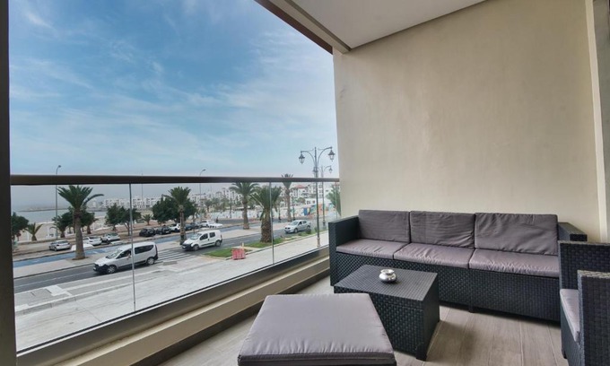 Secteur Touristique Apartment | New Luxury Apartment 135sqm Terrace Seafront Unlimited Wi-Fi