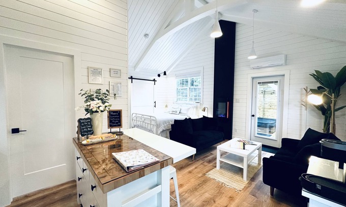 South River House | New luxury house w/hot tub private setting walk to ocean
