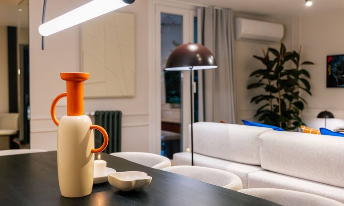 Sol Apartment | New, Luxury, quiet, 4 en-suite bedrooms + balcons near Gran Via, private patio