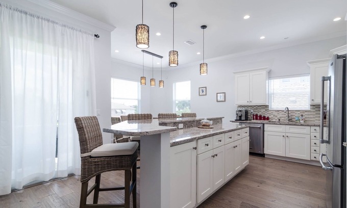 Bonita Springs House | New Luxury Villa: 2min beach, heated pool & whirlpool, gulf & bay view, elevator