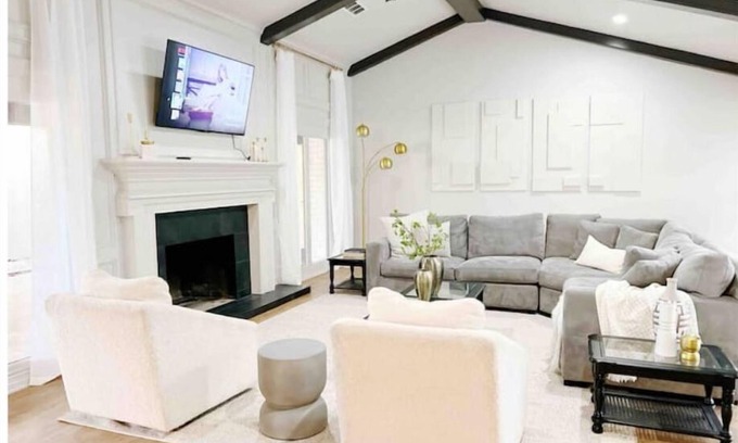 Lubbock House | NEW Magnolia Mansion-4400sqft Hot Tub & 2 Game Rms