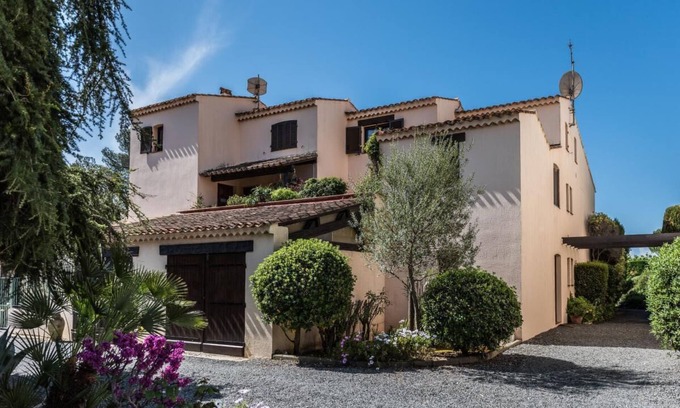 Saint-Raphael Apartment | New! Maisonette La Cigalerie 30 m from the beach, balcony BBQ back to l'Estérel