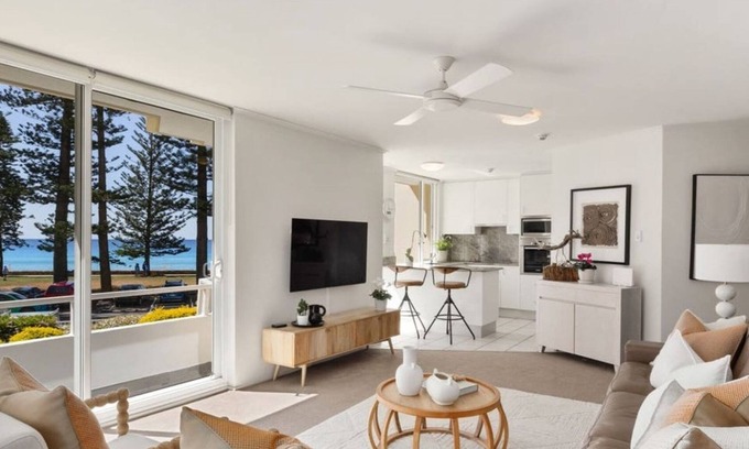Manly Apartment | NEW! Manly Beachfront Apartment