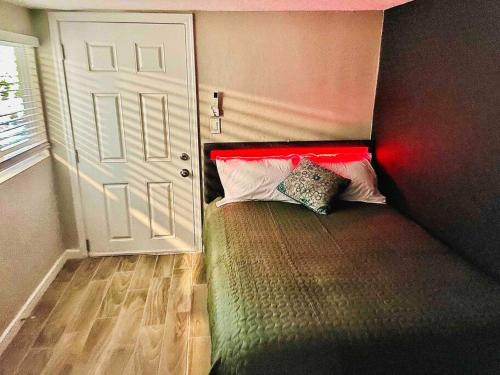 Gardendale Apartment | New Midtown Studio with Full Kitchen (Unit C)