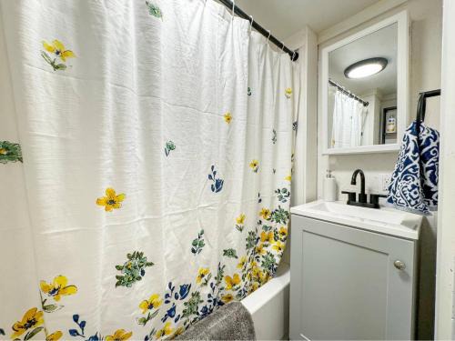 Hooksett Apartment | NEW - Mins to Manchester - Concord - River Views