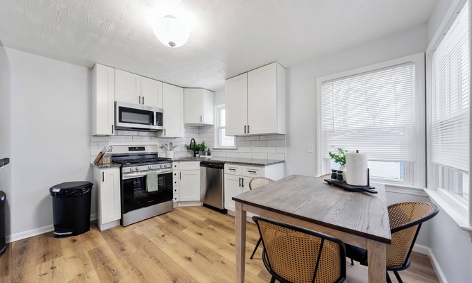 Parma House | NEW Modern 4-Bedroom Home with Arcade Games – Near Downtown Cleveland & Airport!