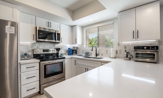 Camelback East Apartment | New Modern Apartment in Biltmore, short vacation or long stay, pet friendly!