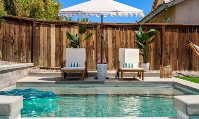 Coachella House | NEW Modern Boho Retreat~ Pool~Hot Tub~ Firepit~ Game Room~ Near PSP