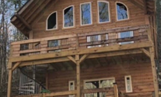 Ellijay Cabin | New Modern Chalet Creekside 2 decks +privacy suite