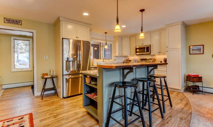 Bretton Woods Condo | NEW! Modern & Cozy Bretton Woods 4br/4ba condo. Close to Mt. Washington Hotel