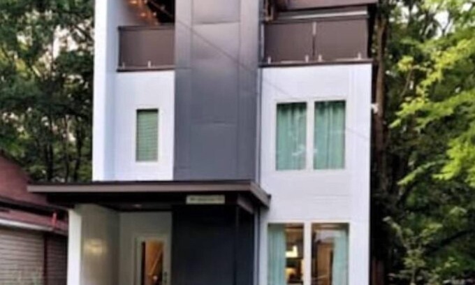 Home Park House | New Modern Home - 5 min walk to Georgia Tech, Sleep 14