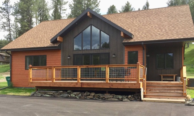 Rapid City House | New Modern Lodge! Central Black Hills, 4 bdrms/2 baths - 15 min. to Mt. Rushmore