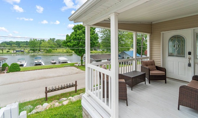 Angola House | New! Modern Luxury Boho Lakehouse 2BR w/Dock Slip