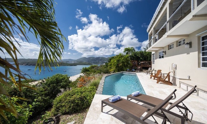 Estate Bakkero Villa | NEW Modern Luxury w/Pool Near Nightlife