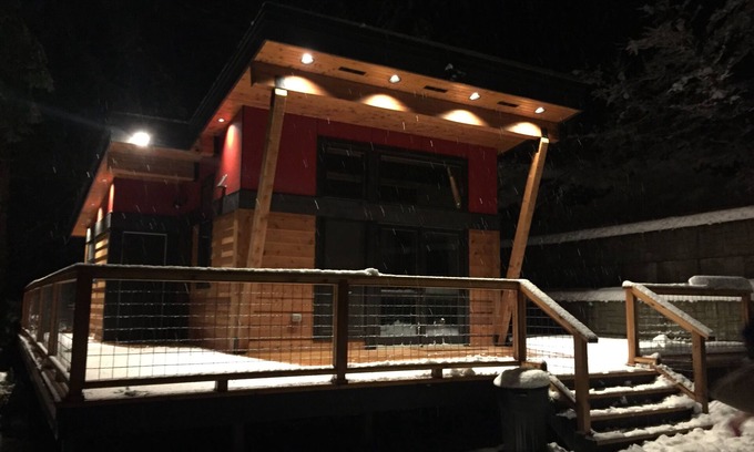 Paradise Estates Cabin | New Modern Mt. Rainier Cabin - Wrap-around deck, Fireplace, Wifi, Netflix + more