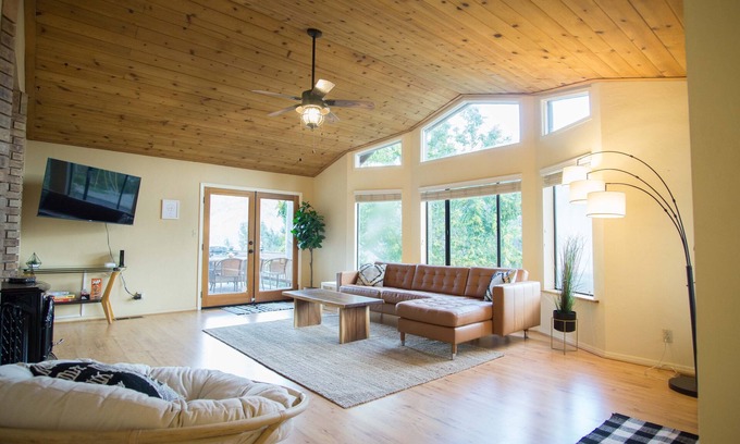Kernville House | New Moon Pine Kernville- Elevated Above Town Luxury Mtn/Valley View Retreat
