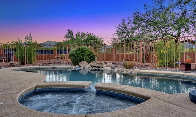 Sierra Vista House | NEW Mountain View 4 BDRM Home with Pool & Spa, right on a Golf Course