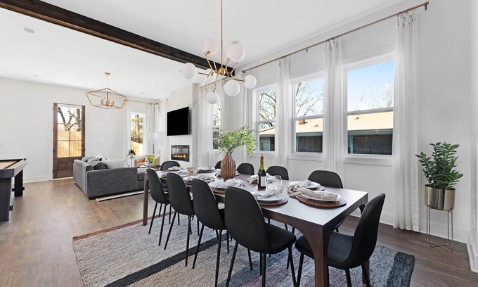 Hadley - Washington House | New Nash home: Games, Glam room, 3 Mi to Broadway