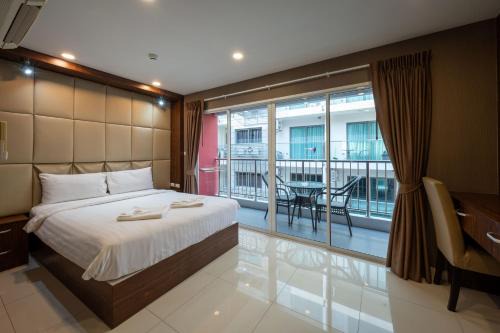 Pratumnak Hill Apartment | New Nordic Marcus 3 by Apartwell