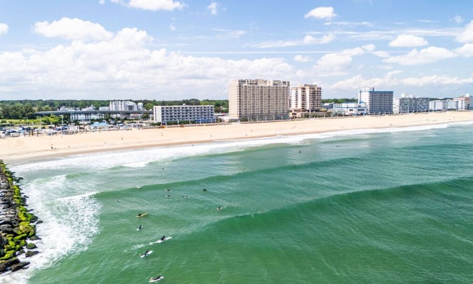 Northeast Virginia Beach Condo | NEW! Oceanfront Condo/Beach/Pool/Jet Ski/Boat