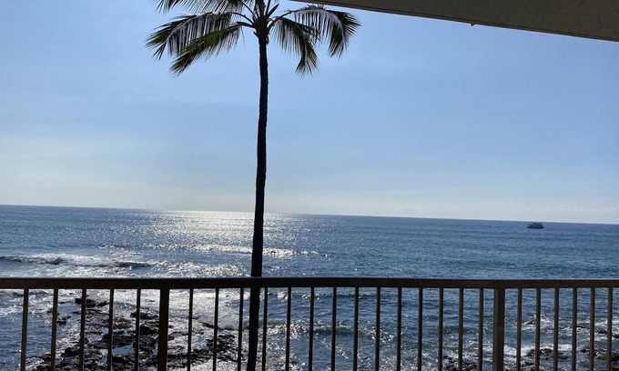 Historic Kailua Village Condo | New! Oceanfront 🐬 Kona Reef Condo A-25 🍍 Oceanfront Pool, Deck & Lounging 🐳