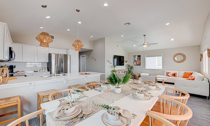 Port Aransas House | NEW Orange Crush Private Pool 3 King beds+bunk