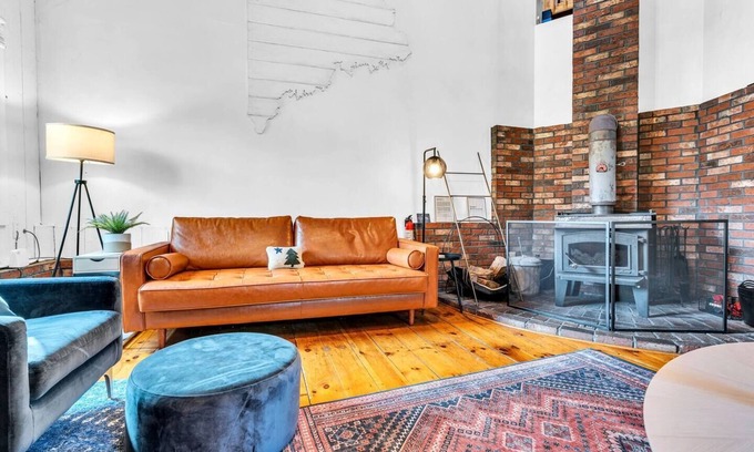 Milton House | New Owners & Upgrades-HotTub! Bar! Outdoor Shower!