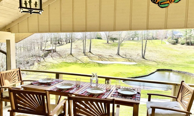Newland Cabin | NEW Papa's Place on 1st hole Linville Land Harbor Pet Friendly