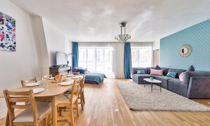 Quartier de la Porte-Saint-Denis Apartment | NEW Paradis - 2Bdrs Flat with AC, in the Heart of Paris