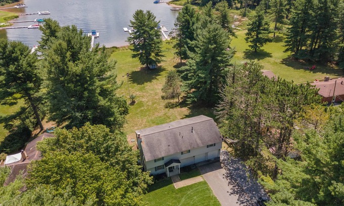Paradise Point House | New! Paradise Gathering: Lakefront, Hot Tub, Fireplace, Grill!
