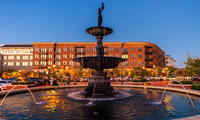 Prospect House | NEW Pet Friendly, Shops, Downtown, Norton Commons Local Dining, Fully Loaded