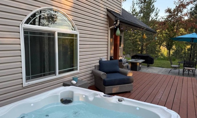 Pinehurst House | NEW! Pinehurst Lookout! Hot tub, pool table