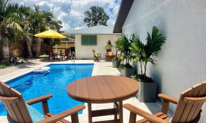 Bonita Shores House | New Pool! And tropical landscape! 3 bedroom house near barefoot beach