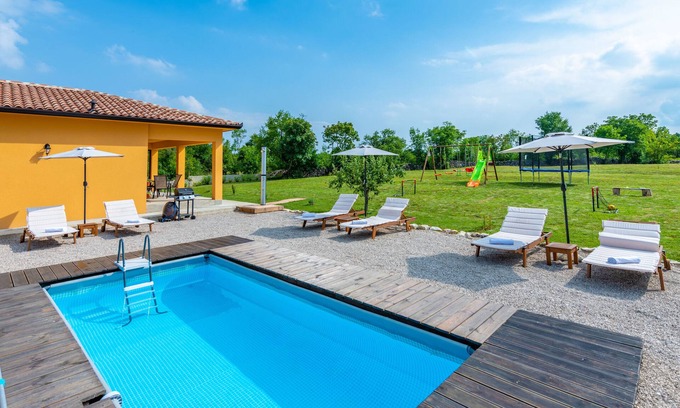 Sumber Villa | New pool villa, private 4000 sqm garden