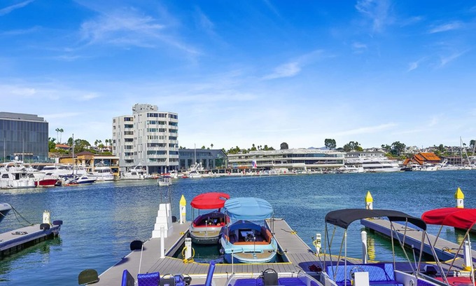 Lido Isle Apartment | New Port Beach -Lido Isle-Beach vacation at its best!