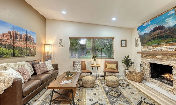 West Sedona House | New! Prime Location/Fireplace/Private Yard