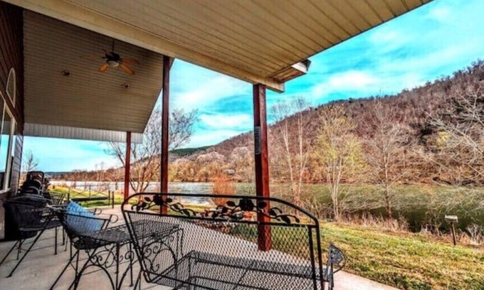Mountain Home Cabin | NEW! Private Fishing Cabin on White River/Ozark Nat'l Forest/Public boat ramp! n