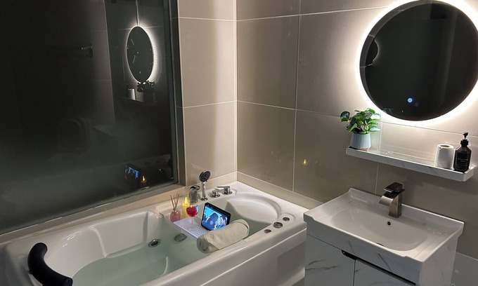 Taman Kobena Condo | [NEW] Private Jacuzzi | Near Velocity Mall | MRT | Retro Games