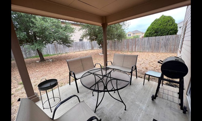 Bonanza House | ★ NEW PRIVATE WORK/TRAVEL SUITE in Laredo! ★