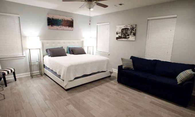 French Quarter Condo | NEW PROPERTY! 2 SEPARATE BEDROOM - 2 KING BED UNIT! GREAT LOCATION!