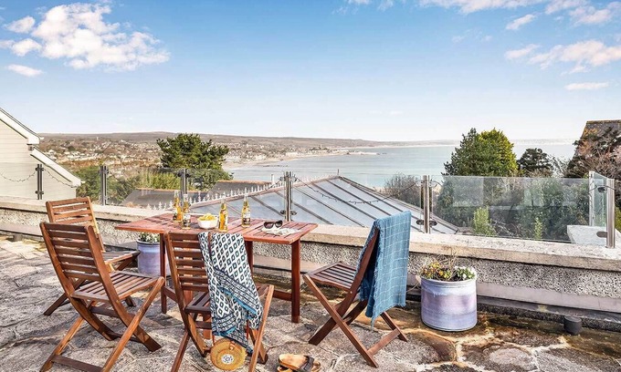 Newlyn House | *New Property* Indoor Swimming Pool, Sea Views and Great Location