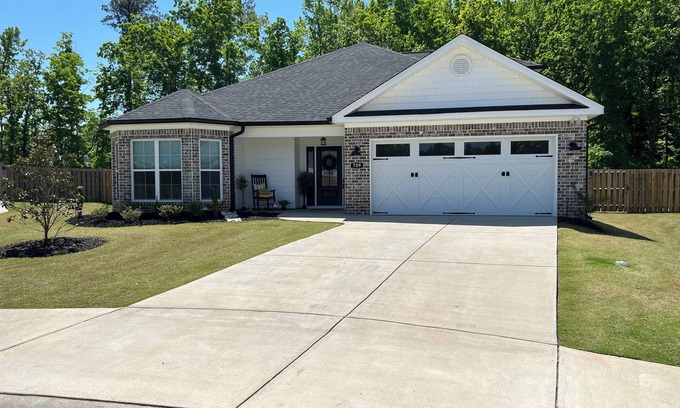 Grovetown House | NEW RANCH on a private cul-de-sac wooded lot - MINUTES from Augusta National