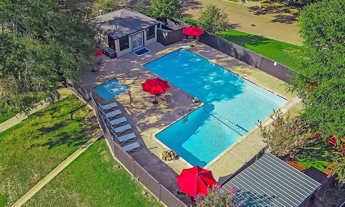 Nacogdoches House | NEW! Regents Park Resort ~ Sparkling Pool, Tennis, Basketball, and Pickleball! ~