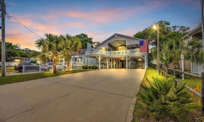 Ocean Drive House | New! Relax & Play | Private Hot Tub Arcade