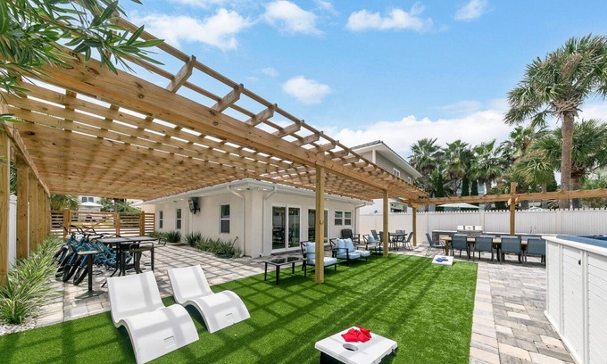 Frangista Beach House | New Remodel! Close to Private Beach! Great Charismas Savings!