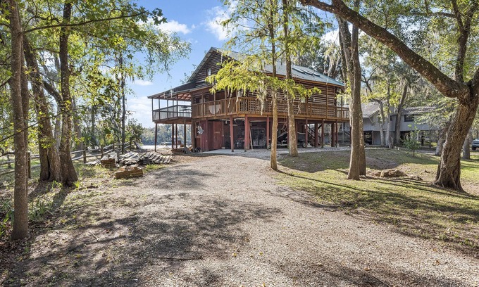 Chiefland Cabin | NEW! Remodeled River Retreat Cabin-Beautiful views right on the Suwannee River