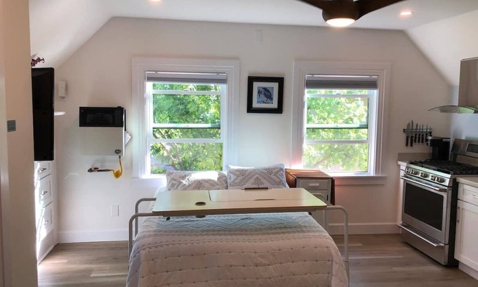 Dimond Apartment | New Remodeled Studio in Oakland's Dimond District