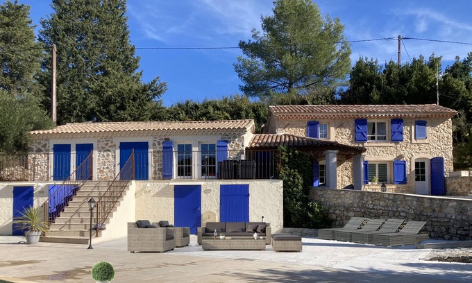 Lorgues Villa | NEW Renovated sheepfold & heated swimming pool, in the heart of the vineyards near the village