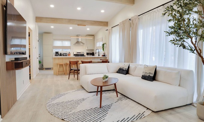 Ambler House | New Renovation 3 minutes to Ambler downtown & train station to Philladelphia